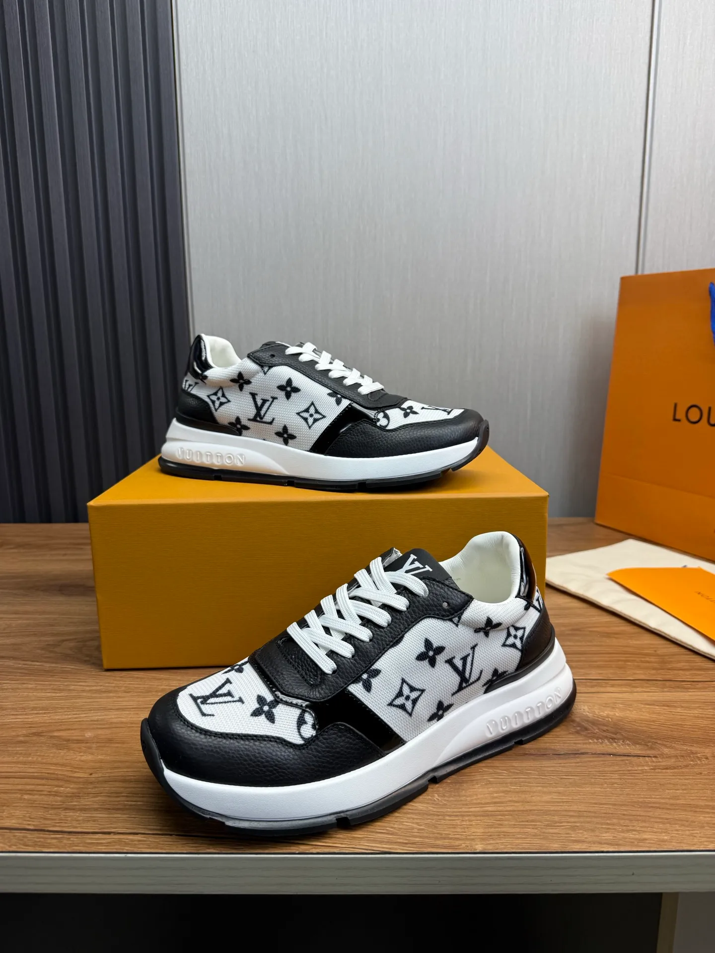 Men's shoes 💰800💰 LOUIS VUITTON [Luden Yiwei] Brand new trendy Lv is on the market 🎁, casual and fashionable men's shoes 👟Original 1:1 shipment✅ The upper is made of imported brand leather + cowhide lining, the original wear-resistant rubber outsole, the version is simple and elegant, exclusive for trendy men. 38-44 (customized at 38.45)